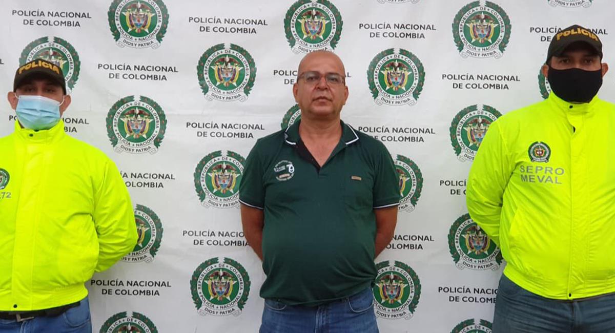 Las autoridades presentaron a “Manolo” anunciando que había sido capturado cuando en realidad se entregó. Foto: Twitter @PoliciaColombia