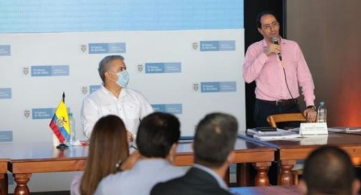 Iván Duque y el ministro de Hacienda, José Manuel Restrepo. Foto: Instagram @minhacienda.