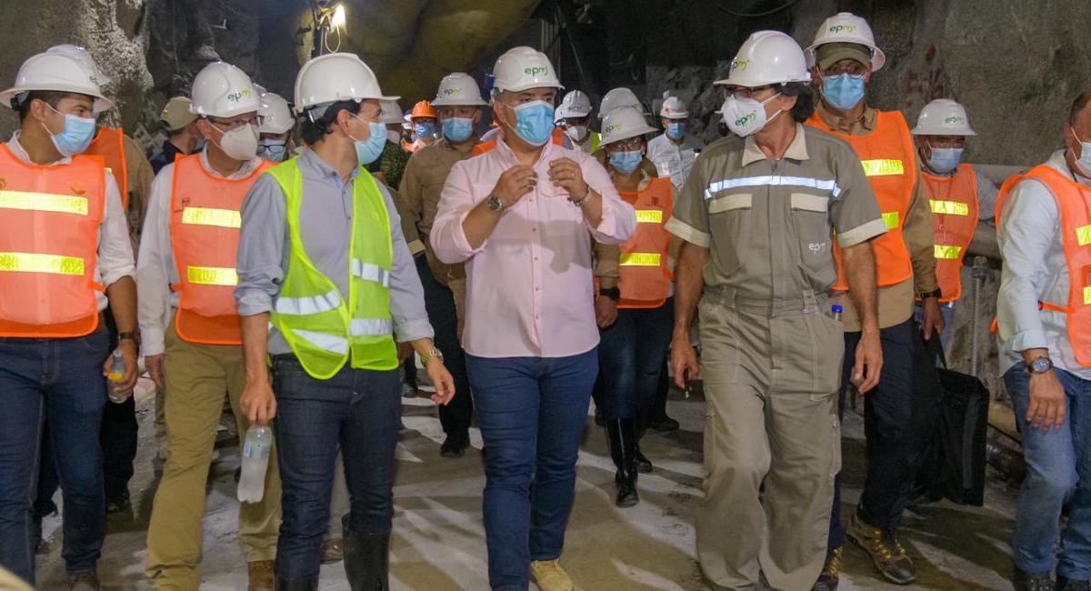 Duque estuvo en el proyecto hidroeléctrico más importante de Colombia. Foto: Twitter @LuisFSuarezV.