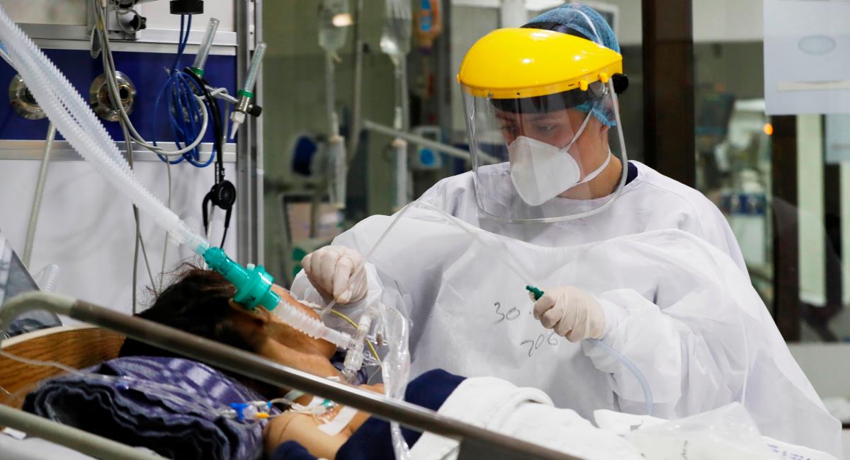 Colombia empieza a salir del tercer pico de la pandemia. Foto: EFE