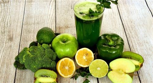 3 opciones de jugos con verduras que funcionan para controlar el peso