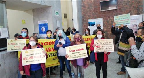 La ADE se toma la Secretaría de Educación de Bogotá protestando por casos de la COVID-19