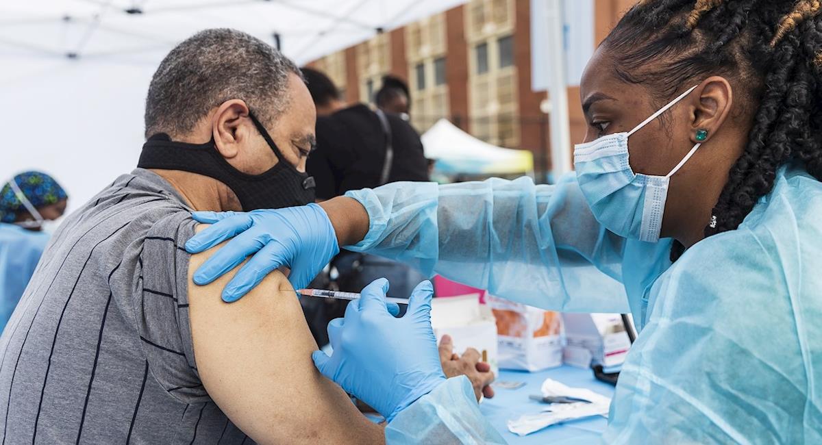 Estados Unidos se plantea hacer obligatoria la vacunación. Foto: EFE