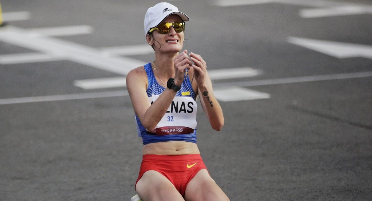 Sandra Arenas emocionada tras conseguir la medalla de plata. Foto: Twitter Prensa redes Comité Olímpico Colombiano.