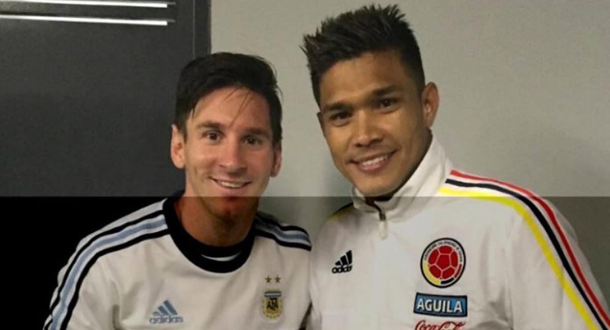 Lionel Messi y Teófilo Gutiérrez. Foto: Twitter @juanda158392211
