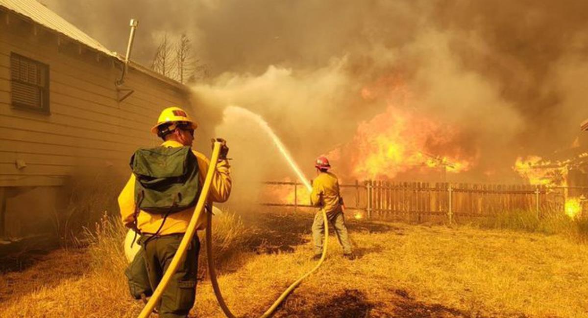 El incendio Dixie es el tercero más grande en la historia de California. Foto: Twitter @latimes