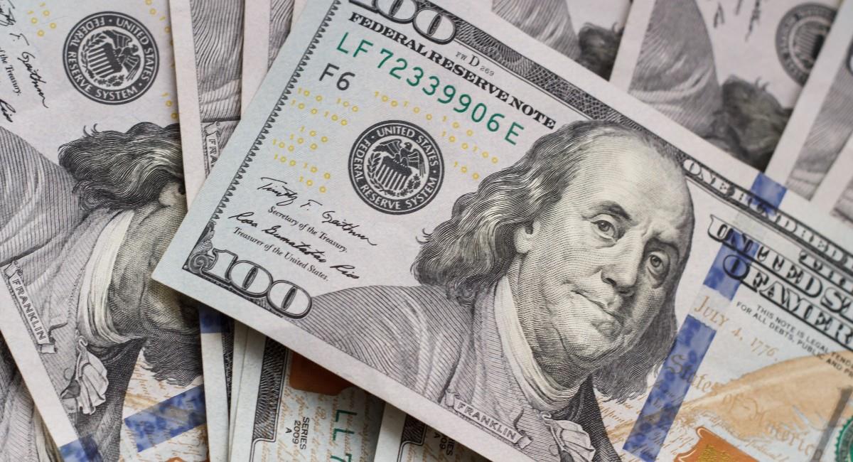 El dólar cerró este martes 17 de agosto en $3.880 pesos. Foto: Shutterstock
