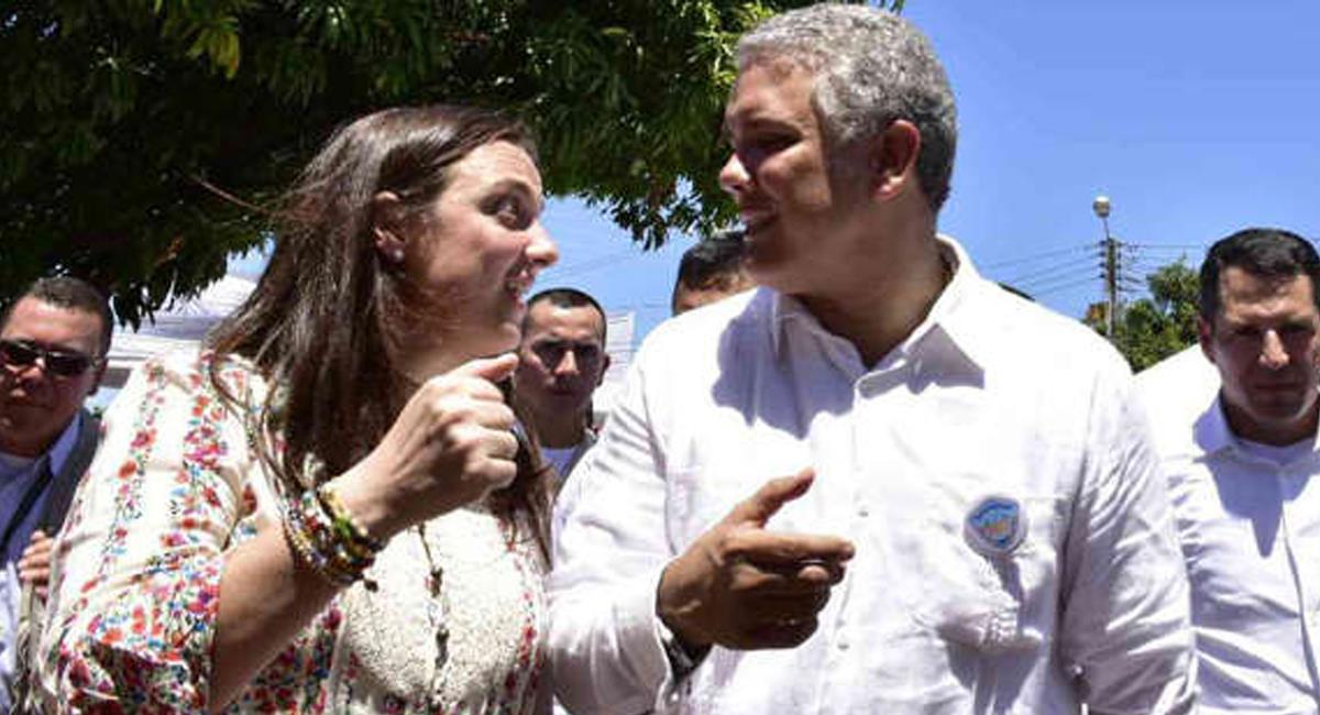 El presidente Iván Duque ha asegurado que la ministra Karen Abudinen es una mujer con recta actitud. Foto: Twitter @Tito18681