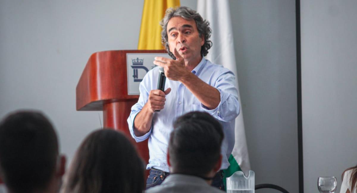 El precandidato Sergio Fajardo está involucrado en presuntas irregularidades cuando fue gobernador. Foto: Twitter @sergio_fajardo