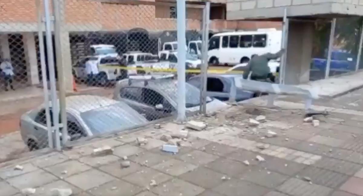Un explosivo detonado en la estación de Policía dejó 14 heridos. Foto: Twitter @mindefensa