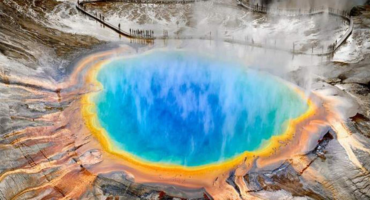 La Gran Fuente Prismática es una fuente manantial, la tercera más grande del mundo. Foto: Twitter @Yellowstonepark