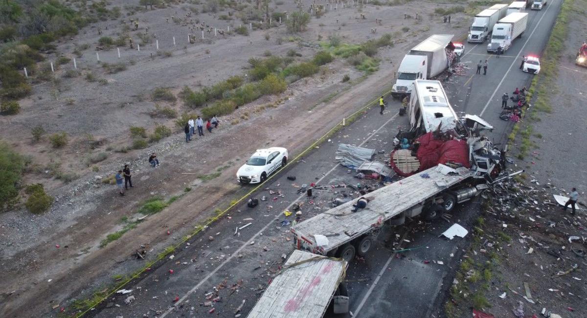 16 muertos y 22 heridos es el saldo trágico de un accidente de carretera en el estado de Sonora en México. Foto: Twitter @daviddelapaz