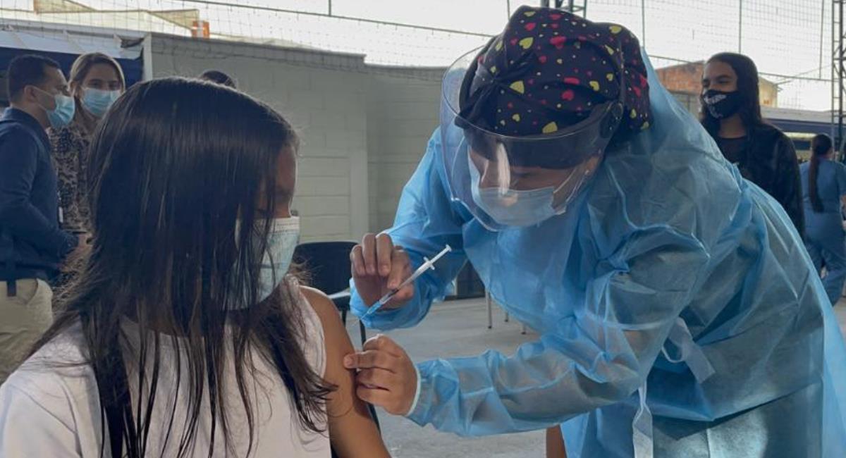 Colegios de Medellín vacunarán a 15 mil estudiantes contra la COVID-19. Foto: Alcaldía de Medellín