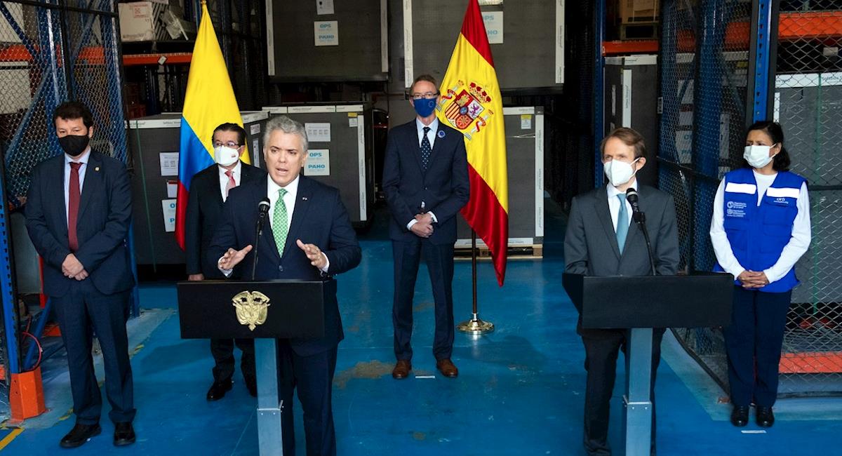 Duque recibió el nuevo lote de vacunas donado por España. Foto: EFE