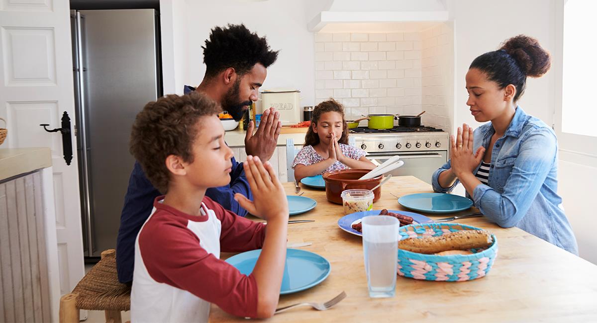 Oración a Dios para bendecir la mesa y los alimentos en familia