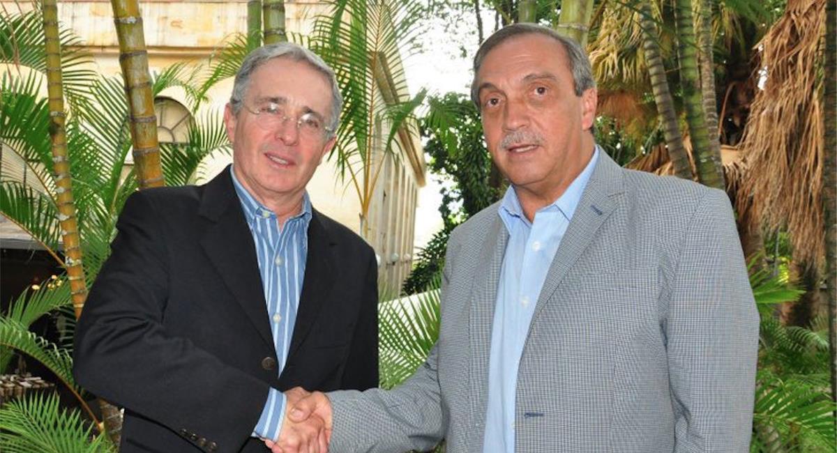 Luis Alfredo Ramos junto a Álvaro Uribe Vélez. Foto: Twitter @Betocoralg