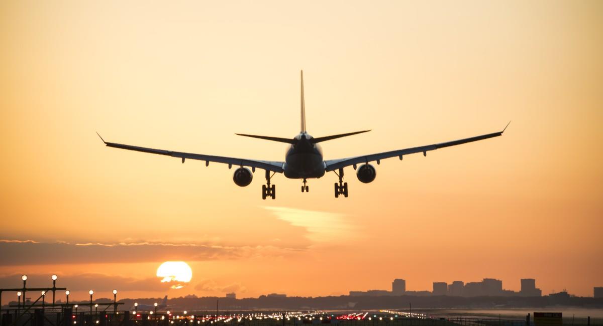 El transporte aéreo de pasajeros se ha recuperado en un 63 % durante el año 2021. Foto: Shutterstock