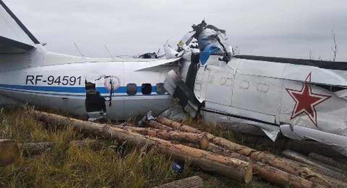 Un avión L-410 se precipitó en Rusia ocasionando la muerte de 16 personas y heridas en 6. Foto: Twitter @RedMasNoticias