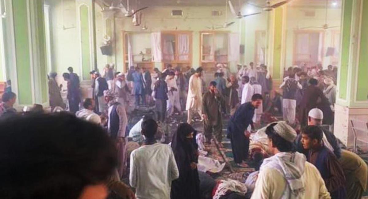 En una mezquita de la minoría musulmana chiíta en Afganistán se produjo un ataque con explosivos. Foto: Twitter @Foro_TV