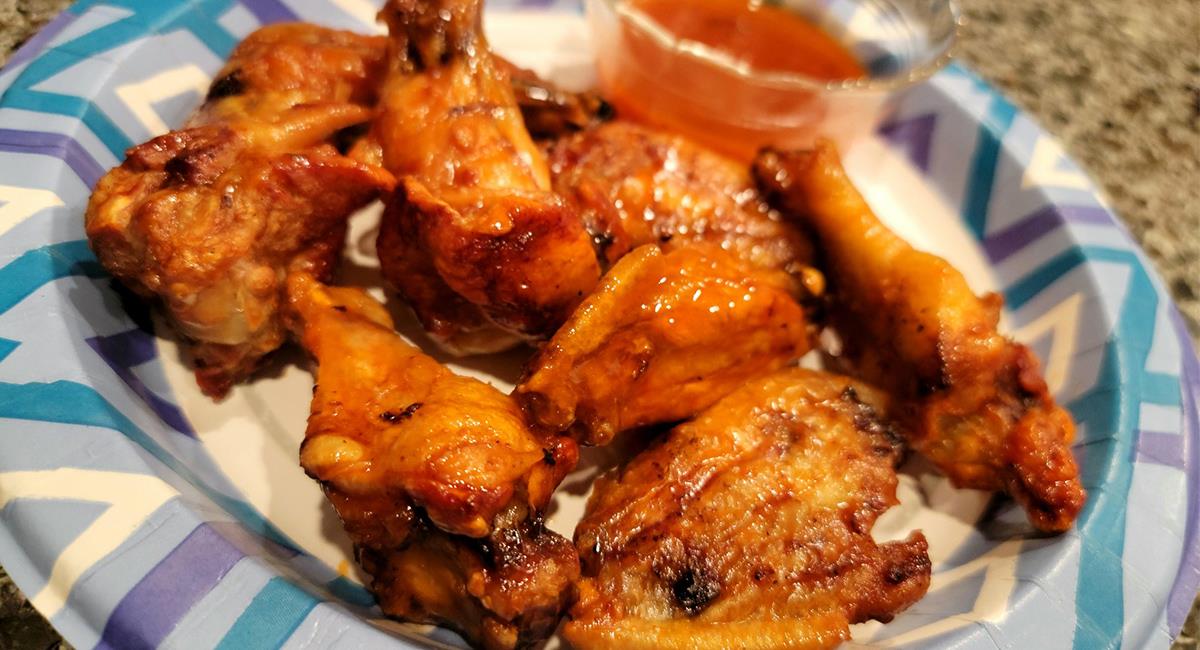 Las Buffalo Wings ya son una receta internacional, que todo mundo ama comer. Foto: Twitter @Skowronski31