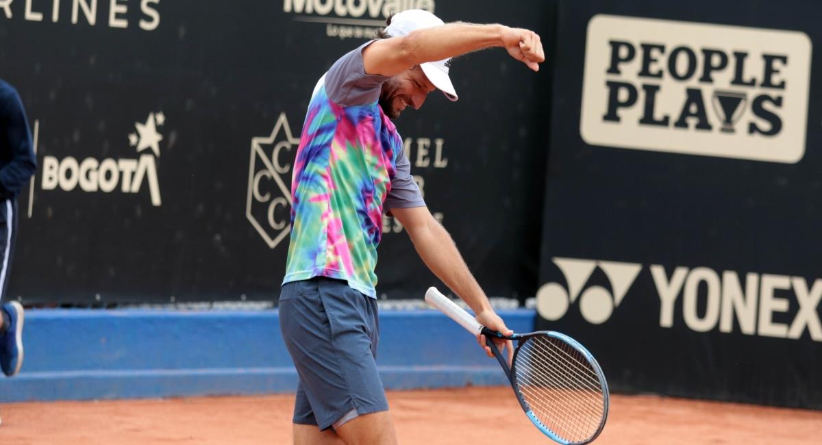 Nicolás Barrientos a la semifinal del ATP de Bogotá. Foto: Twitter Prensa redes Fedecoltenis.