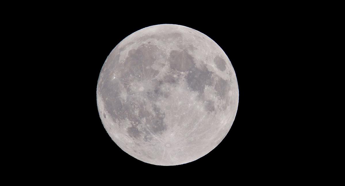 La Luna se aleja, proporcionalmente, todos los años de la Tierra. Foto: Pexels