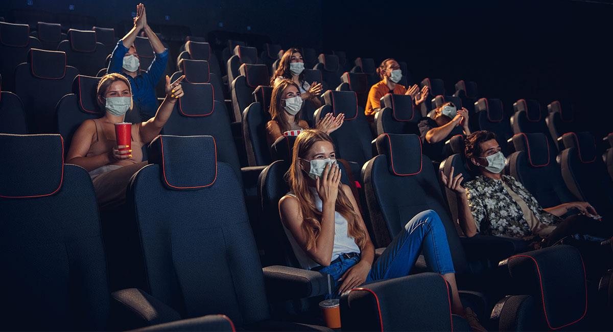 Las salas de cine fueron uno de los negocios más afectados por la pandemia del coronavirus. Foto: Shutterstock