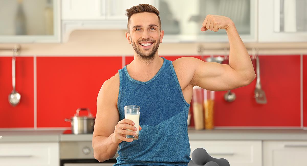 Expertos explican por qué deberías tomar leche descremada después de entrenar. Foto: Shutterstock