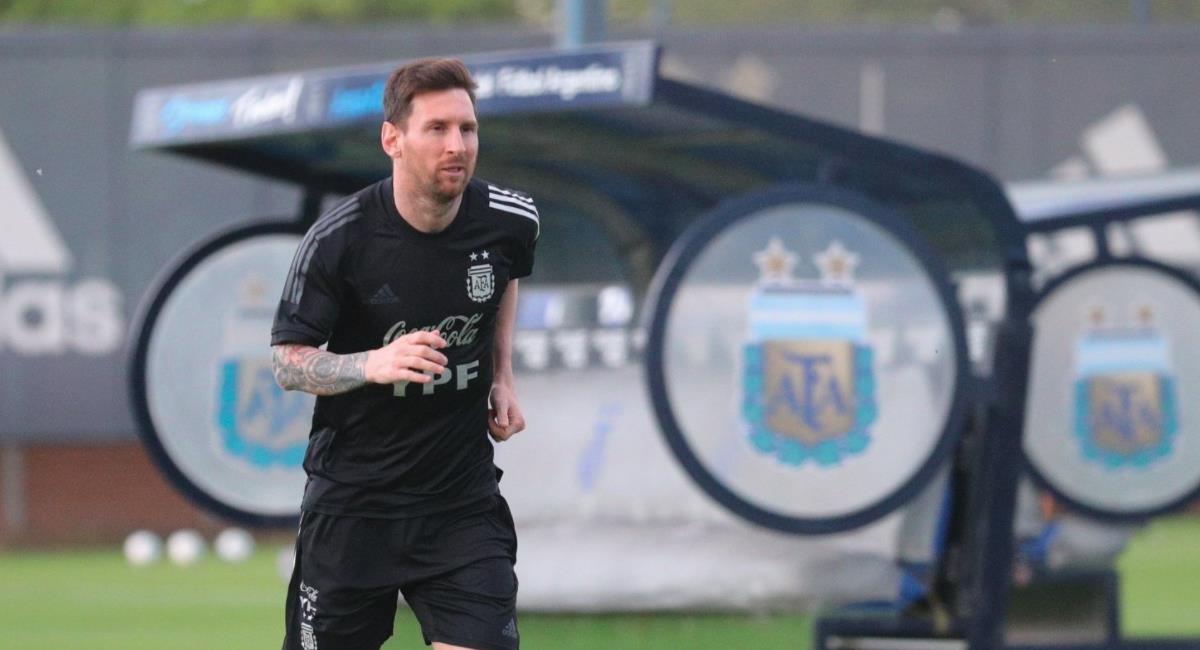 Messi y Paredes se entrenan aparte por lesiones. Foto: Twitter @Argentina