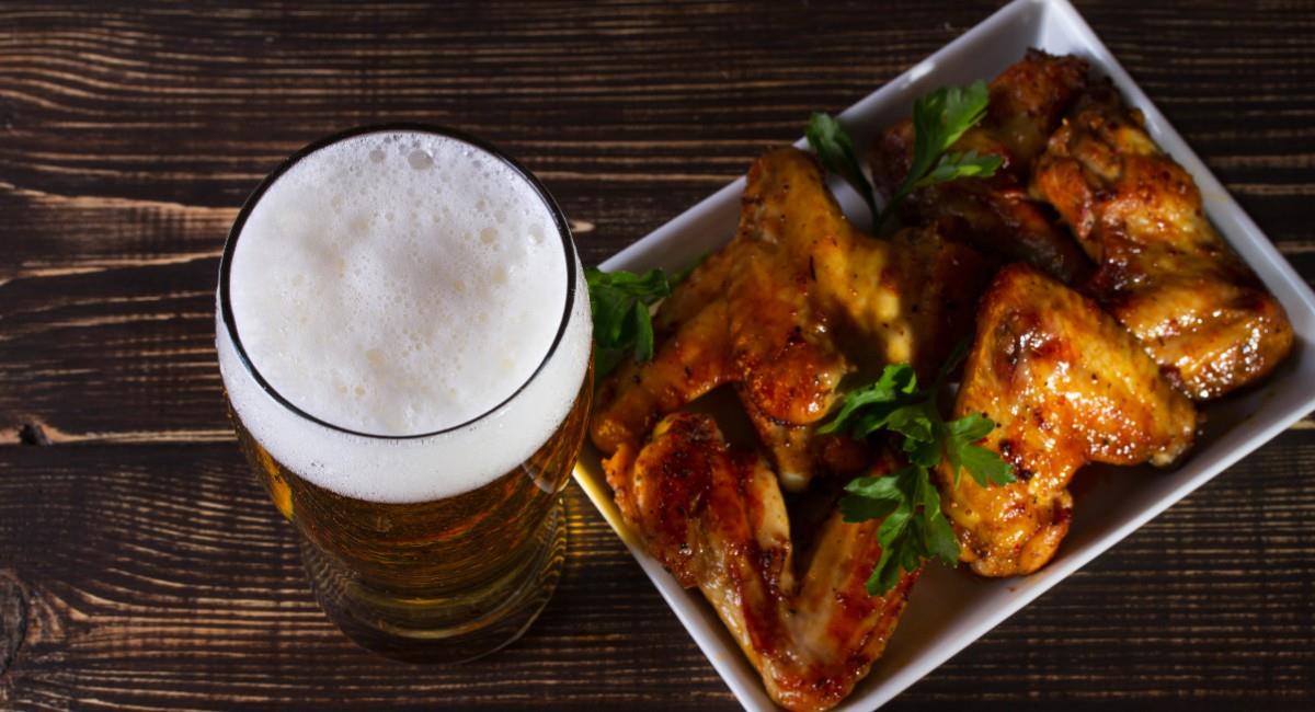 El sabor del pollo puede variar dependiendo la cerveza que elijas. Foto: Shutterstock