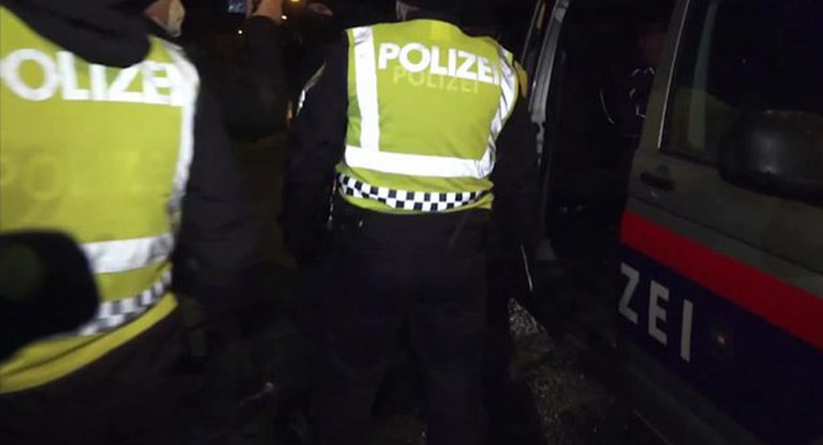 La Polizei o policía austriaca comprobó que un cargamento de droga fue enviado por error a una pareja. Foto: Twitter @BastardHegels