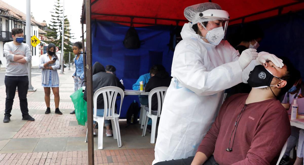 22.759.122 personas ya cuentan con su esquema completo de vacunación en Colombia. Foto: EFE