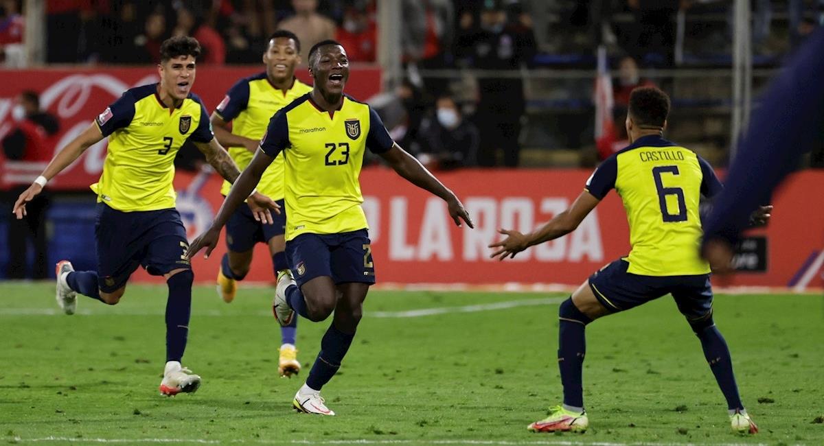 Ecuador venció a Chile y se acercó a Catar 2022. Foto: EFE