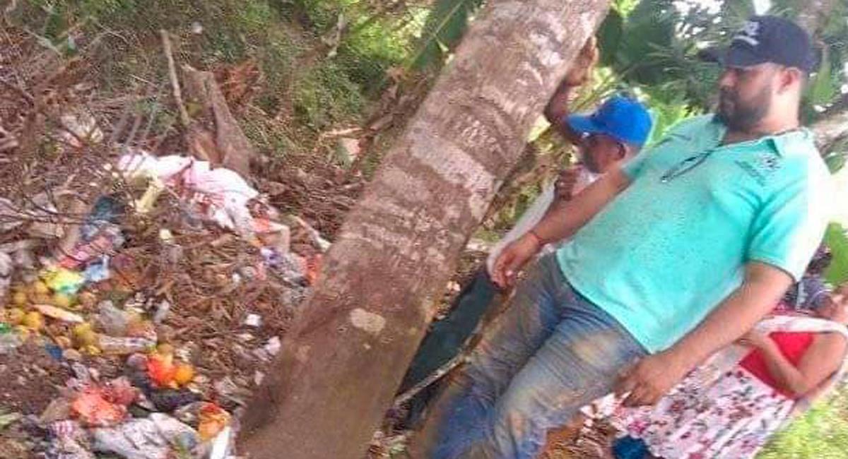 En 4 fosas en Arboletes, Antioquia, fueron encontrados alimentos que al parecer pertenecen al PAE. Foto: Twitter @JFECHEV