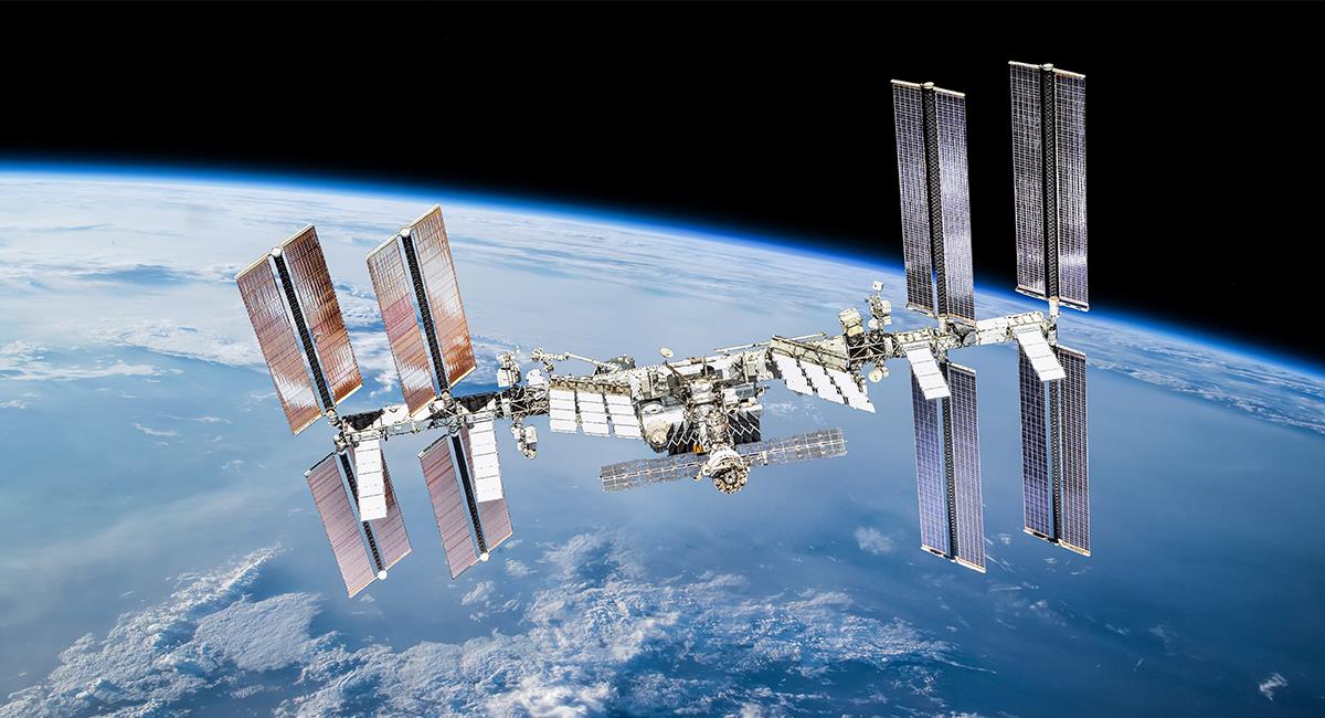 Rusia advierte que un fragmento de un cohete pasará cerca de la Estación Espacial. Foto: Shutterstock