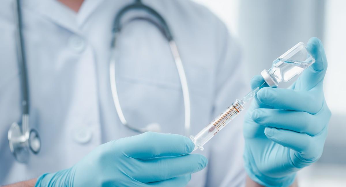 La dosis de refuerzo se aplicará seis meses después de la segunda vacuna. Foto: Shutterstock