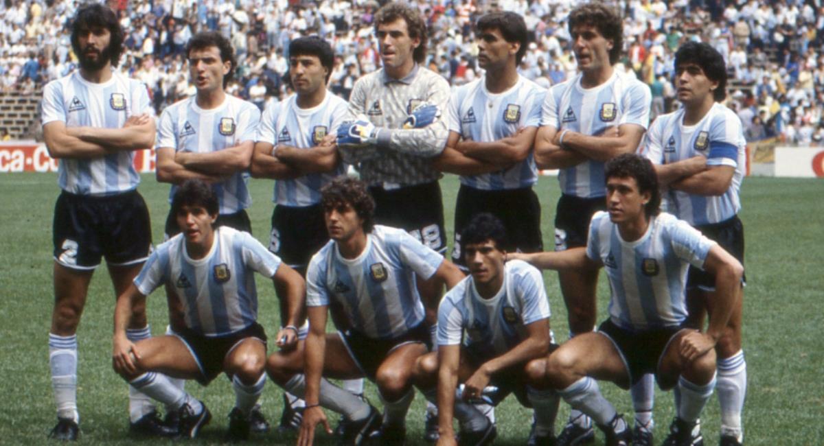 Reunidos los campeones del 86 para homenajear a Maradona. Foto: AFP