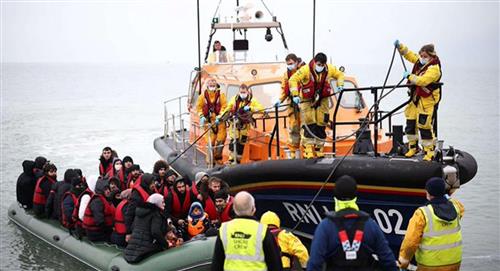 Trágico naufragio de un bote inflable con migrantes deja 27 fallecidos en Francia