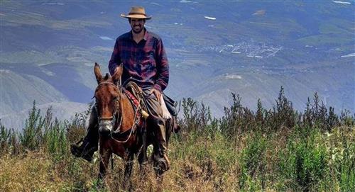 El joven colombiano que a lomo de sus mulas atravesará 5 países de Suramérica