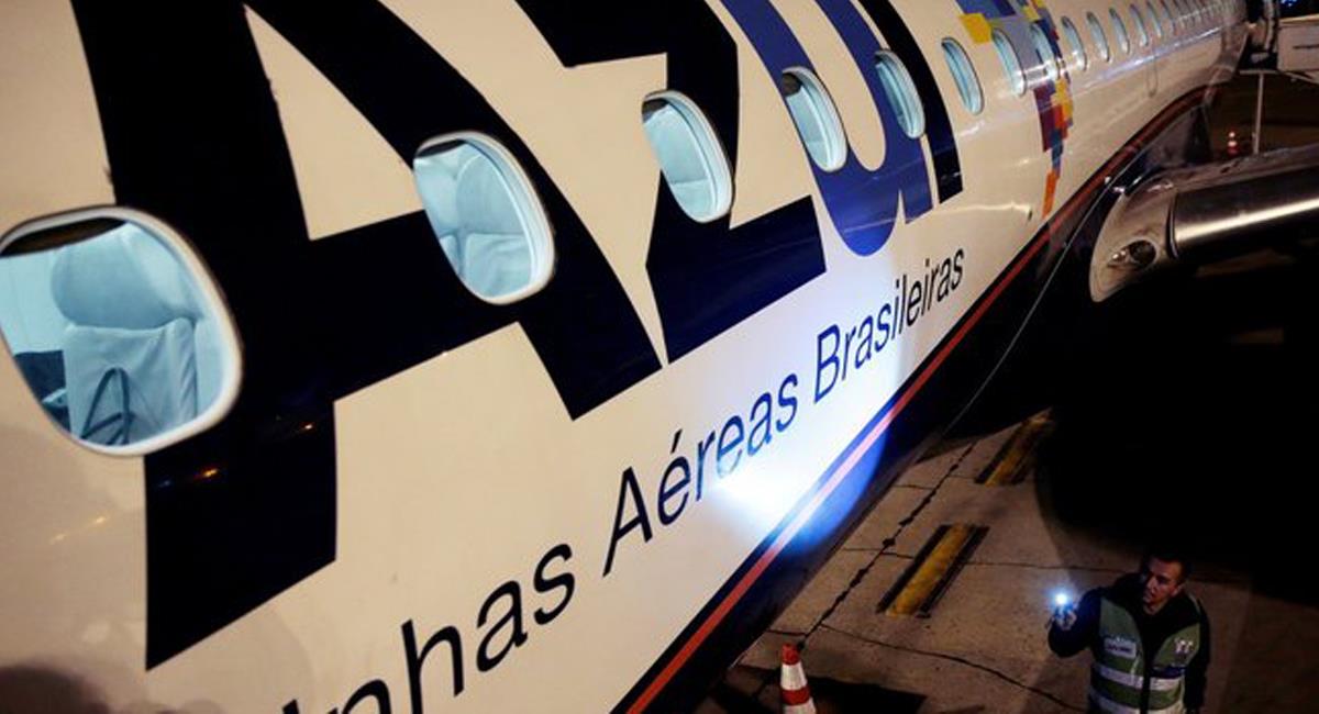 Un avión Airbus A-320 de la aerolínea brasileña Azul fue abandonado por sus ocupantes antes de despegar. Foto: Twitter @paulorestes