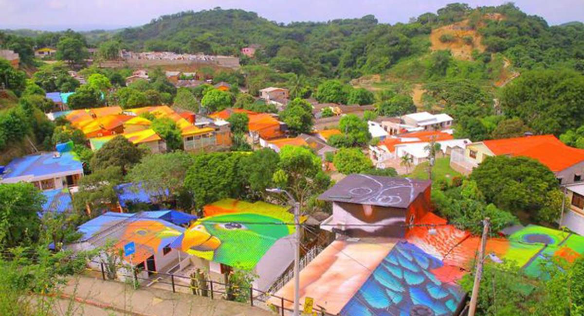 Usiacurí está decorado con colores que se hacen presentes hasta en el aspecto de sus techos. Foto: Twitter @Diegolarafuenma