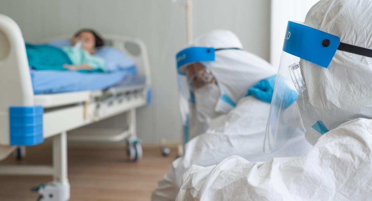 Los enfermos graves de COVID-19 que se recuperaban tenían “un riesgo significativamente mayor de ser hospitalizados en los seis meses siguientes". Foto: Shutterstock