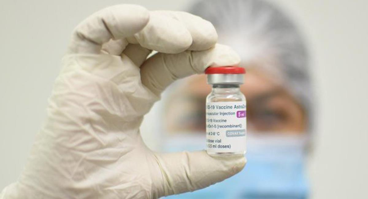 El Ministerio de Salud insiste en que vacunarse contra la COVID-19 protege contra variantes de esta enfermedad. Foto: Twitter @MinSaludCol