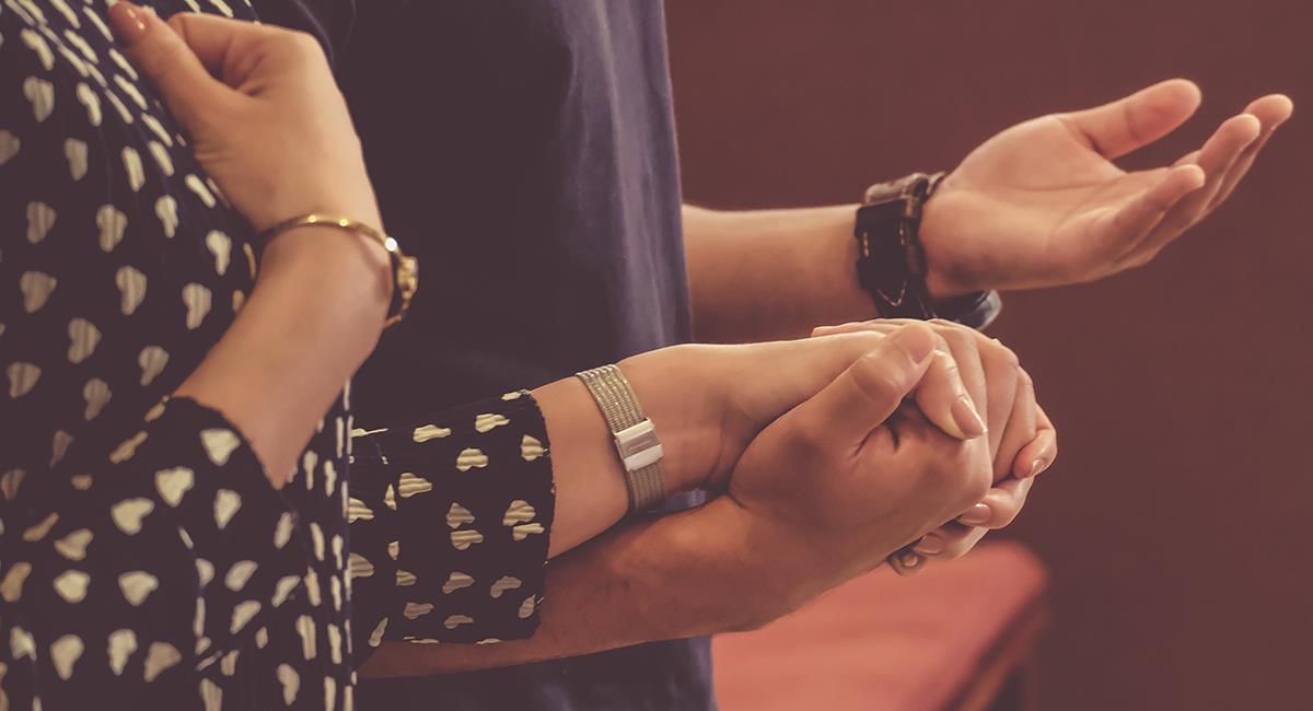 Poderosa oración para solucionar problemas de amor y mejorar la unión de pareja. Foto: Shutterstock