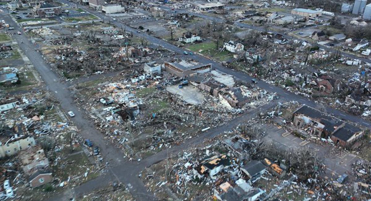 70 personas fallecidas dejó en Kentucky el paso de violentos tornados por  el centro de los Estados Unidos