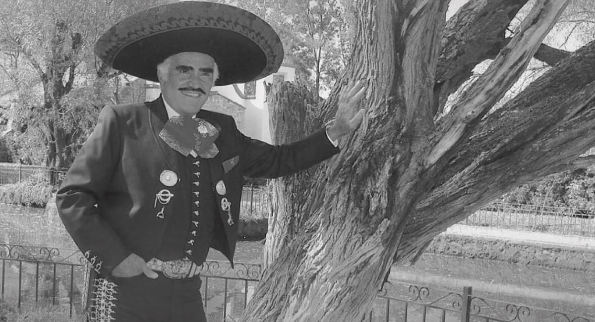 Vicente Fernández falleció a sus 81 años y sus fans lo despiden entonando sus canciones. Foto: Instagram