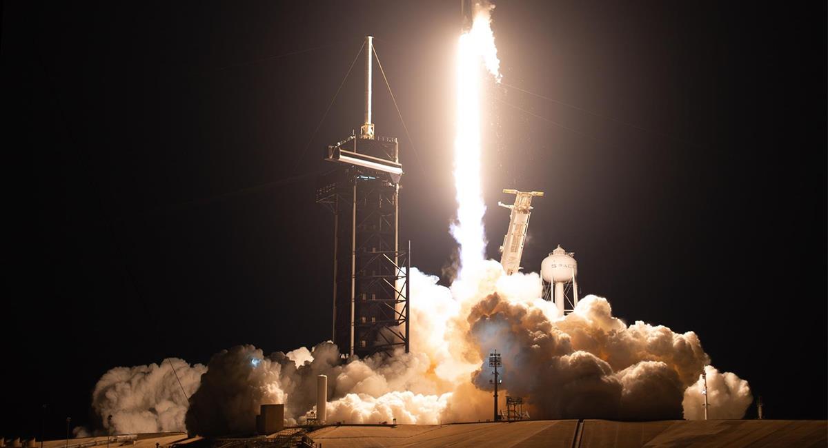 El cohete fue lanzado a través del Falcon 9, desde la base Centro Espacial Kennedy. Foto: EFE
