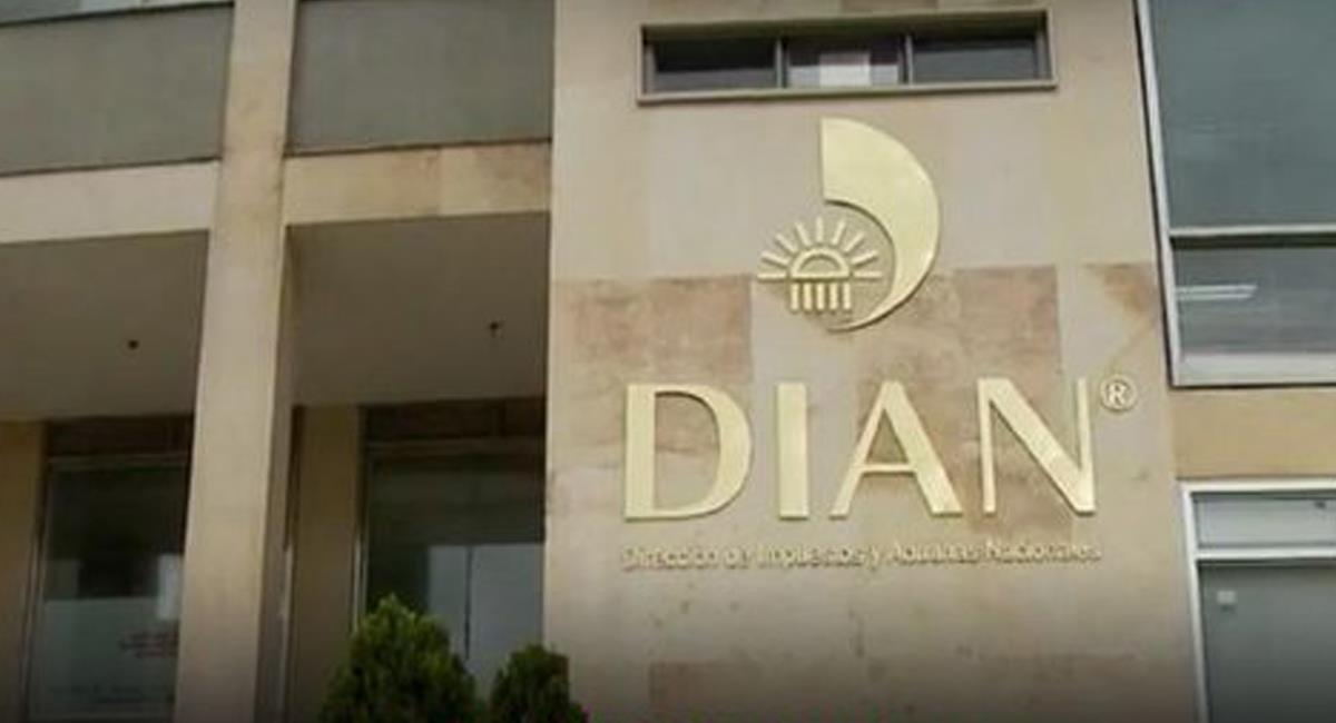 Un comerciante de zapatos de Santander fue condenado solo por deberle 312 mil pesos a la DIAN. Foto: Twitter @IvanCepedaCast