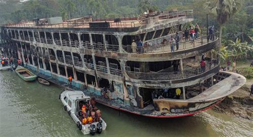 Luto en Bangladés por incendio de Ferry que deja hasta el momento 39 personas fallecidas