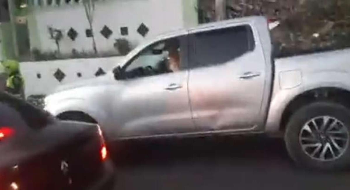 Mamá de Enrique Vives intentó darse a la huida luego de verse involucrada en un accidente. Foto: Twitter @Rogeruv